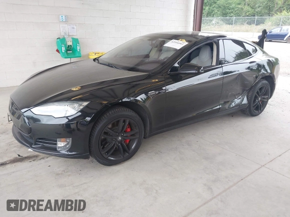 2013 Tesla Model S Performance с VIN 5YJSA1DP1DFP23818, выставлен на аукционе IAAI как лот 42594561 с пробегом 142 878 миль миль и . История ставок и продаж доступна на DreamBid. Изображение 2.