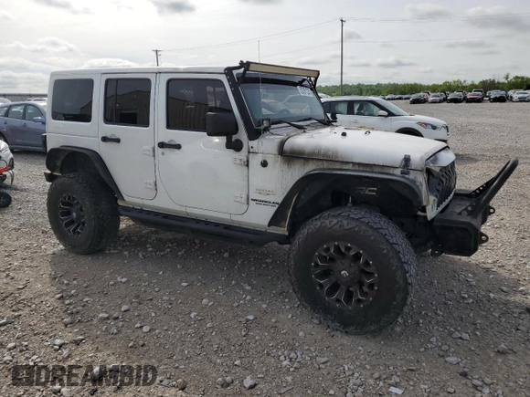 2014 Jeep Wrangler Unlimited Sahara z VIN 1C4BJWEG9EL102336, wystawiony jako Copart lot #55391335 z przebiegiem Nie podano mil oraz Szkoda całkowita • Salvage title. Historia ofert i sprzedaży dostępna na DreamBid. Obrazek 4.