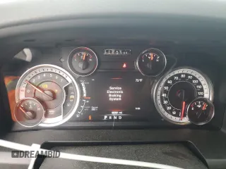 2020 Ram 1500 Big Horn z VIN 1C6RR6GT3LS147557, wystawiony jako Copart lot #53904665 z przebiegiem 68 381 mil mil oraz Szkoda całkowita • Salvage title. Historia ofert i sprzedaży dostępna na DreamBid. Obrazek 9.