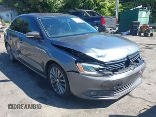 2011 Volkswagen Jetta SEL с VIN 3VWLZ7AJXBM352695, выставлен на аукционе IAAI как лот 42325497 с пробегом 166 864 миль миль и . История ставок и продаж доступна на DreamBid. Изображение 1.