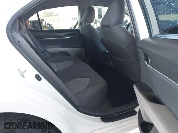 2024 Toyota Camry LE z VIN 4T1C11AK4RU864390, wystawiony jako IAAI lot #42212311 z przebiegiem 17 107 mil mil oraz . Historia ofert i sprzedaży dostępna na DreamBid. Obrazek 8.