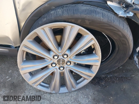 2016 Lincoln MKX Reserve with VIN 2LMTJ8LP1GBL36721, listed as a IAAI auction lot 41826292 with 1 mi miles. Bid and sale history available at carsss.com. Image 12.