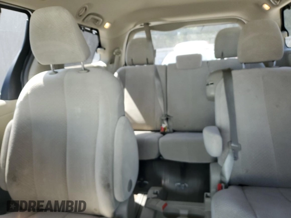 2014 Toyota Sienna LE AAS z VIN 5TDKK3DC0ES465228, wystawiony jako Copart lot #54427125 z przebiegiem 173 811 mil mil oraz Szkoda całkowita • Salvage title. Historia ofert i sprzedaży dostępna na DreamBid. Obrazek 10.