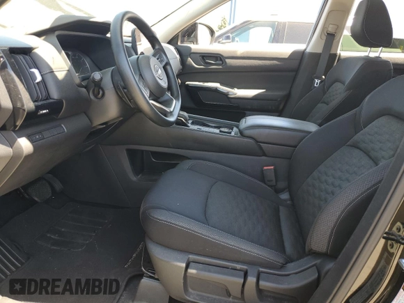 2023 Nissan Pathfinder S z VIN 5N1DR3AC4PC261640, wystawiony jako Copart lot #56339595 z przebiegiem 39 626 mil mil oraz Nie do naprawy • Non repairable. Historia ofert i sprzedaży dostępna na DreamBid. Obrazek 7.