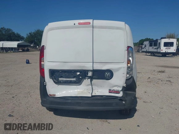 2017 Ram ProMaster City Cargo Tradesman z VIN ZFBERFABXH6E68718, wystawiony jako IAAI lot #41929558 z przebiegiem 134 597 mil mil oraz . Historia ofert i sprzedaży dostępna na DreamBid. Obrazek 16.