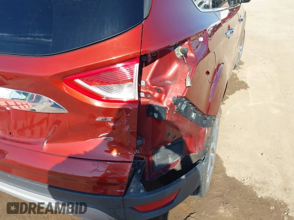 2016 Ford Escape SE z VIN 1FMCU0G79GUB36498, wystawiony jako IAAI lot #42216144 z przebiegiem 179 230 mil mil oraz . Historia ofert i sprzedaży dostępna na DreamBid. Obrazek 6.