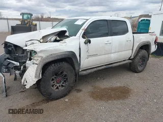 2017 Toyota Tacoma SR5 z VIN 3TMCZ5AN8HM077203, wystawiony jako IAAI lot #41765910 z przebiegiem 170 863 mil mil oraz . Historia ofert i sprzedaży dostępna na DreamBid. Obrazek 17.