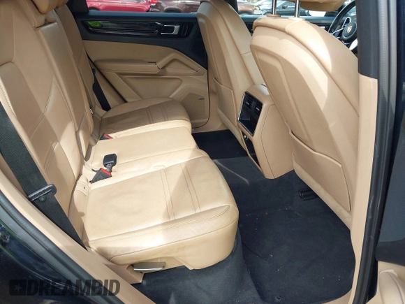 2019 Porsche Cayenne z VIN WP1AA2AY6KDA01777, wystawiony jako IAAI lot #42340596 z przebiegiem 86 921 mil mil oraz . Historia ofert i sprzedaży dostępna na DreamBid. Obrazek 8.