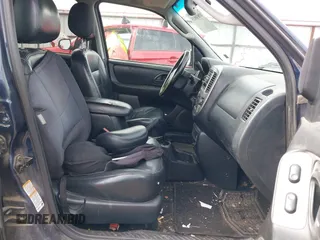 2004 Ford Escape Limited with VIN 1FMCU94144KB50837, listed as a IAAI auction lot 41830815 with 181,729 mi miles. Bid and sale history available at carsss.com. Image 5.