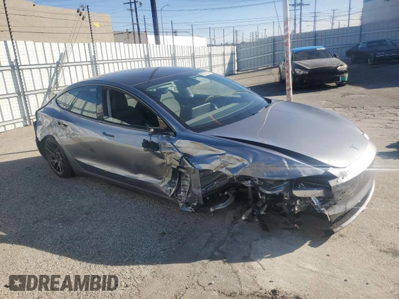 2025 Tesla Model 3 Long Range z VIN 5YJ3E1EA8SF927015, wystawiony jako Copart lot #89373905 z przebiegiem 91 mil mil oraz Szkoda całkowita • Salvage title. Historia ofert i sprzedaży dostępna na DreamBid. Obrazek 4.