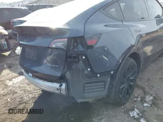 2022 Tesla Model Y Long Range z VIN 7SAYGDEE6NA013757, wystawiony jako IAAI lot #41364867 z przebiegiem 33 621 mil mil oraz . Historia ofert i sprzedaży dostępna na DreamBid. Obrazek 20.
