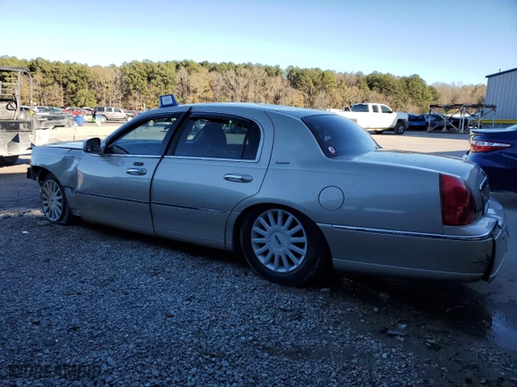 2005 Lincoln Town Car Signature with VIN 1LNHM81W55Y627273, listed as a Copart auction lot 86382344 with 151,303 mi miles and Salvage Title. Bid and sale history available at carsss.com. Image 2.