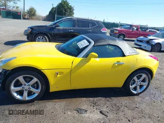 2007 Pontiac Solstice z VIN 1G2MB35B87Y138649, wystawiony jako IAAI lot #41791311 z przebiegiem 65 740 mil mil oraz . Historia ofert i sprzedaży dostępna na DreamBid. Obrazek 14.