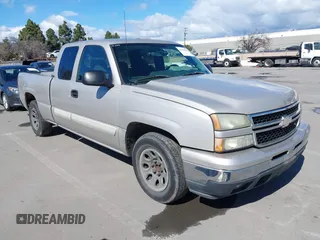 2006 Chevrolet Silverado 1500 LT1 with VIN 1GCEC19V96Z286808, listed as a IAAI auction lot 41750388 with 223,663 mi miles. Bid and sale history available at carsss.com. Image 1.