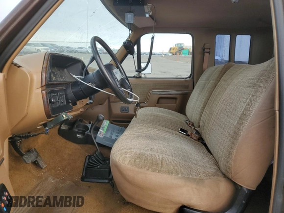 1991 Ford F-250 z VIN 1FTHX26G1MKB21130, wystawiony jako Copart lot #42222245 z przebiegiem 13 849 mil mil oraz Szkoda całkowita • Salvage title. Historia ofert i sprzedaży dostępna na DreamBid. Obrazek 7.