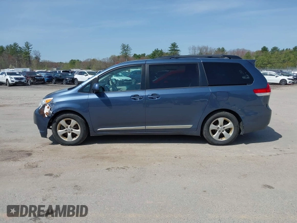 2014 Toyota Sienna LE AAS with VIN 5TDKK3DC1ES436031, listed as a IAAI auction lot 42147191 with 276,821 mi miles. Bid and sale history available at carsss.com. Image 14.