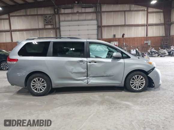 2013 Toyota Sienna XLE AAS with VIN 5TDYK3DC5DS363822, listed as a IAAI auction lot 42019598 with 74,508 mi miles. Bid and sale history available at carsss.com. Image 13.