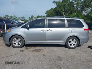 2012 Toyota Sienna LE AAS с VIN 5TDKK3DC7CS200870, выставлен на аукционе IAAI как лот 42394249 с пробегом 163 020 миль миль и . История ставок и продаж доступна на DreamBid. Изображение 14.