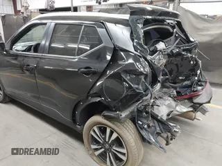 2019 Nissan Kicks SV with VIN 3N1CP5CU0KL554488, listed as a IAAI auction lot 41567731 with 92,951 mi miles. Bid and sale history available at carsss.com. Image 6.