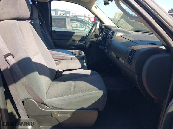 2008 Chevrolet Silverado 1500 LT w/1LT with VIN 2GCEC19JX81125294, listed as a IAAI auction lot 41739837 with 123,689 mi miles. Bid and sale history available at carsss.com. Image 5.