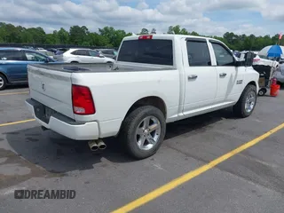 2018 Ram 1500 Express z VIN 3C6RR6KG5JG194863, wystawiony jako IAAI lot #42133048 z przebiegiem 151 614 mil mil oraz . Historia ofert i sprzedaży dostępna na DreamBid. Obrazek 4.