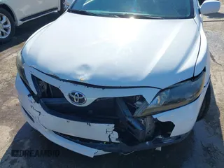 2008 Toyota Camry LE z VIN 4T1BE46K48U775136, wystawiony jako IAAI lot #41990667 z przebiegiem 214 129 mil mil oraz . Historia ofert i sprzedaży dostępna na DreamBid. Obrazek 6.