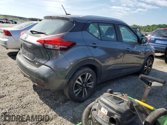 2019 Nissan Kicks S z VIN 3N1CP5CU5KL528386, wystawiony jako Copart lot #60146515 z przebiegiem 139 169 mil mil oraz Czysty tytuł • Clean title. Historia ofert i sprzedaży dostępna na DreamBid. Obrazek 3.