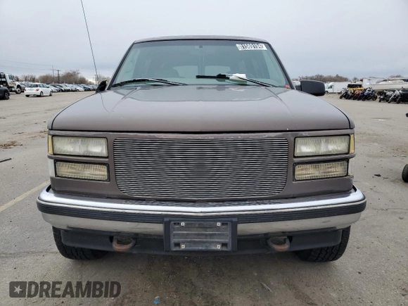 1997 GMC Suburban z VIN 3GKGK26J0VG513194, wystawiony jako Copart lot #45054235 z przebiegiem 228 363 mil mil oraz Szkody całkowita. Historia ofert i sprzedaży dostępna na DreamBid. Obrazek 5.