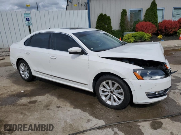 2013 Volkswagen Passat SEL Premium z VIN 1VWCH7A30DC039521, wystawiony jako Copart lot #56795935 z przebiegiem 127 052 mil mil oraz Nie do naprawy • Non repairable. Historia ofert i sprzedaży dostępna na DreamBid. Obrazek 4.