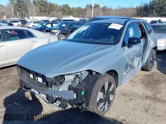 2024 Volvo XC60 Recharge Plug-In Hybrid Plus Dark Theme with VIN YV4H60DL0R1918759, listed as a IAAI auction lot 41495835 with 3,277 mi miles. Bid and sale history available at carsss.com. Image 17.