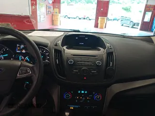 2017 Ford Escape SE z VIN 1FMCU0GD2HUD67783, wystawiony jako IAAI lot #42575794 z przebiegiem 98 188 mil mil oraz . Historia ofert i sprzedaży dostępna na DreamBid. Obrazek 24.