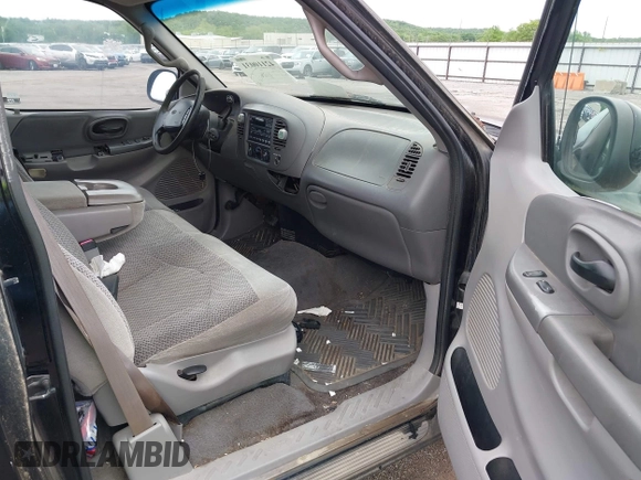2000 Ford F-150 XL with VIN 1FTRX17L6YKA30614, listed as a IAAI auction lot 42110031 with Not provided miles and . Bid and sale history available at DreamBid. Image 5.