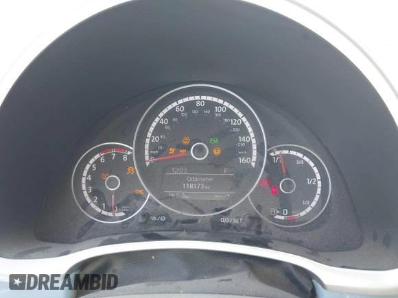 2014 Volkswagen Beetle 1.8T z VIN 3VWJ17AT8EM662235, wystawiony jako IAAI lot #42371906 z przebiegiem 118 173 mil mil oraz . Historia ofert i sprzedaży dostępna na DreamBid. Obrazek 7.