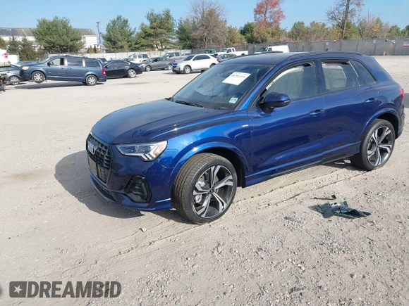 2024 Audi Q3 S line Premium Plus z VIN WA1EECF39R1107267, wystawiony jako IAAI lot #40791219 z przebiegiem 26 658 mil mil oraz . Historia ofert i sprzedaży dostępna na DreamBid. Obrazek 18.