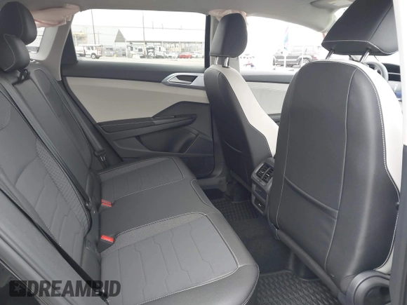 2025 Volkswagen Taos z VIN 3VVSC7B22SM011056, wystawiony jako IAAI lot #41889662 z przebiegiem 75 mil mil oraz . Historia ofert i sprzedaży dostępna na DreamBid. Obrazek 8.