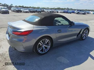 2025 BMW Z4 sDrive30i z VIN WBAHF3C08SWY40779, wystawiony jako Copart lot #56997015 z przebiegiem 18 324 mil mil oraz Tytuł czysty. Historia ofert i sprzedaży dostępna na DreamBid. Obrazek 3.