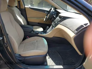 2012 Hyundai Sonata GLS z VIN 5NPEB4AC9CH430925, wystawiony jako IAAI lot #42555368 z przebiegiem 231 336 mil mil oraz . Historia ofert i sprzedaży dostępna na DreamBid. Obrazek 5.