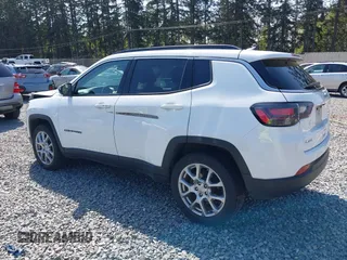 2022 Jeep Compass Latitude Lux with VIN 3C4NJDFB6NT164933, listed as a IAAI auction lot 42116735 with 55,397 mi miles and . Bid and sale history available at DreamBid. Image 3.