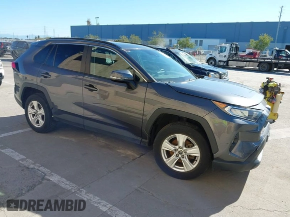 2021 Toyota RAV4 XLE with VIN 2T3W1RFV0MC152913, listed as a IAAI auction lot 41871718 with 17,037 mi miles. Bid and sale history available at carsss.com. Image 1.