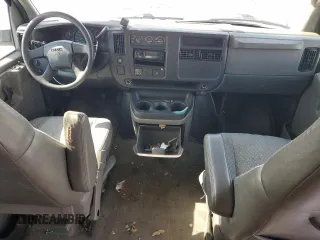 2004 GMC Savana with VIN 1GJHG39U641221276, listed as a Copart auction lot 45674535 with 278,653 mi miles and Salvage Title. Bid and sale history available at carsss.com. Image 8.