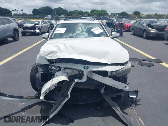 2013 BMW 3 Series 328i xDrive с VIN WBA3B5C54DF597262, выставлен на аукционе IAAI как лот 42640101 с пробегом 109 136 миль миль и . История ставок и продаж доступна на DreamBid. Изображение 12.