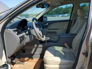 2008 Mercury Sable с VIN 1MEHM40WX8G603039, выставлен на аукционе Copart как лот 70368604 с пробегом 196 179 миль миль и Списание • Salvage title. История ставок и продаж доступна на DreamBid. Изображение 7.