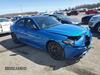 2020 Alfa Romeo Giulia Ti z VIN ZARFANBN0L7633662, wystawiony jako Copart lot #49738675 z przebiegiem 37 698 mil mil oraz Szkody całkowita. Historia ofert i sprzedaży dostępna na DreamBid. Obrazek 4.
