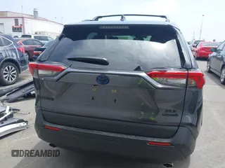 2024 Toyota RAV4 Hybrid XLE Premium z VIN JTMB6RFV5RJ059437, wystawiony jako IAAI lot #42485203 z przebiegiem 4 200 mil mil oraz . Historia ofert i sprzedaży dostępna na DreamBid. Obrazek 17.