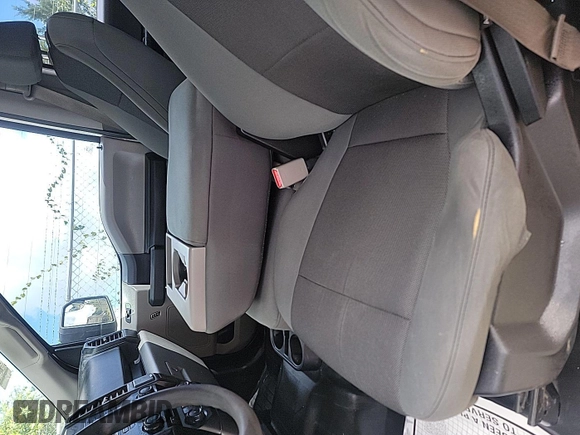 2015 Ford F-150 XL with VIN 1FTEW1CF0FFA29207, listed as a IAAI auction lot 42610387 with 281,535 mi miles and . Bid and sale history available at DreamBid. Image 3.