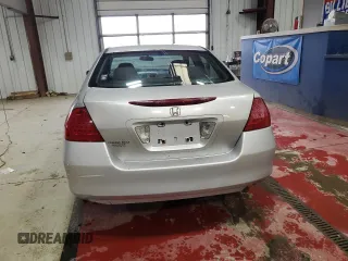 2006 Honda Accord LX SE z VIN 1HGCM55326A166493, wystawiony jako Copart lot #53471055 z przebiegiem 259 786 mil mil oraz Szkoda całkowita • Salvage title. Historia ofert i sprzedaży dostępna na DreamBid. Obrazek 6.