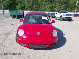 2006 Volkswagen New Beetle Coupe with VIN 3VWRW31C86M414081, listed as a IAAI auction lot 42066750 with 185,904 mi miles. Bid and sale history available at carsss.com. Image 6.