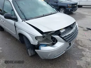 2005 Chrysler Town & Country LX with VIN 2C4GP44R95R307156, listed as a IAAI auction lot 40843940 with Not Provided miles and . Bid and sale history available at DreamBid. Image 17.
