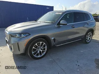 2024 BMW X5 xDrive40i z VIN 5UX23EU05R9T53848, wystawiony jako Copart lot #56057905 z przebiegiem 45 572 mil mil oraz Tytuł czysty. Historia ofert i sprzedaży dostępna na DreamBid. Obrazek 1.