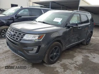 2017 Ford Explorer XLT z VIN 1FM5K7D84HGD53414, wystawiony jako IAAI lot #42083416 z przebiegiem 97 279 mil mil oraz . Historia ofert i sprzedaży dostępna na DreamBid. Obrazek 2.